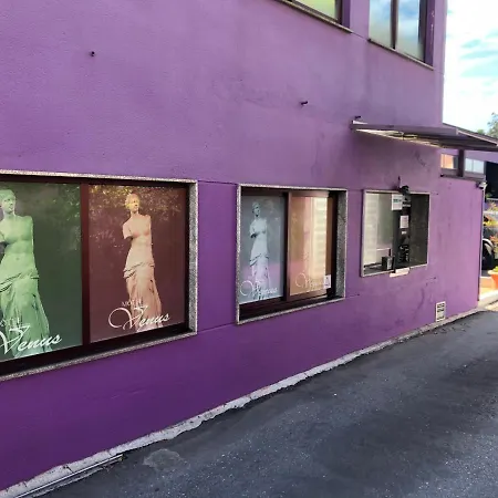 Venus Pontevedra מוטל 3*